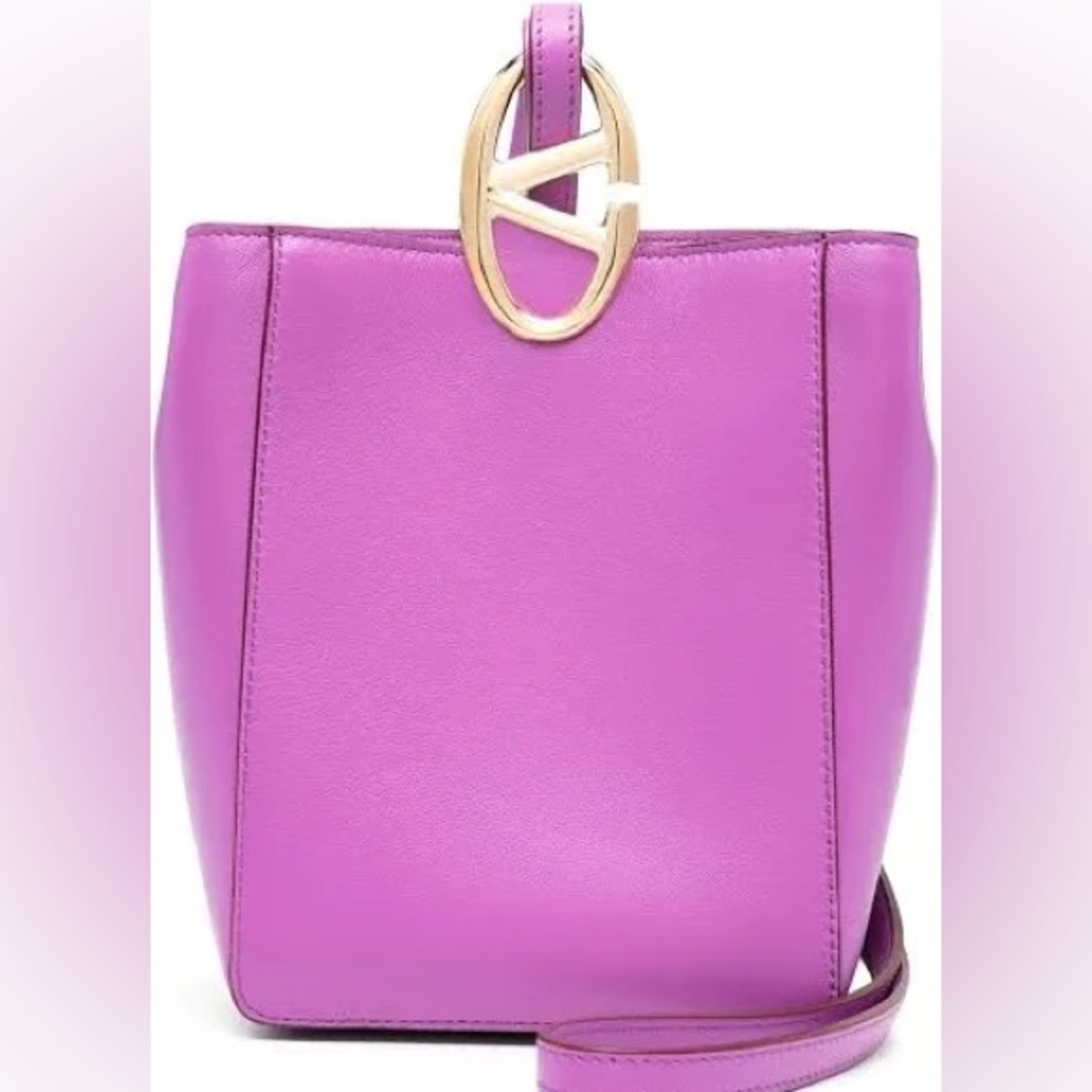 Valentino
VLogo Signature cross body bag